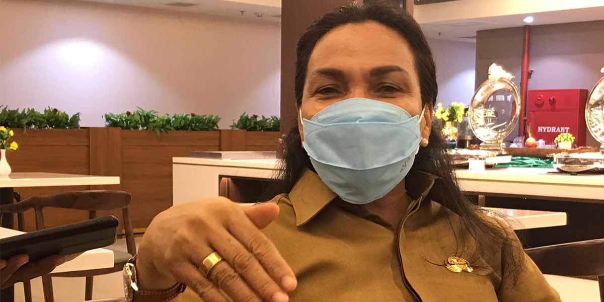 jeni-guru-dan-kepsek-ke-toraja-utara-buat-jalan-jalan